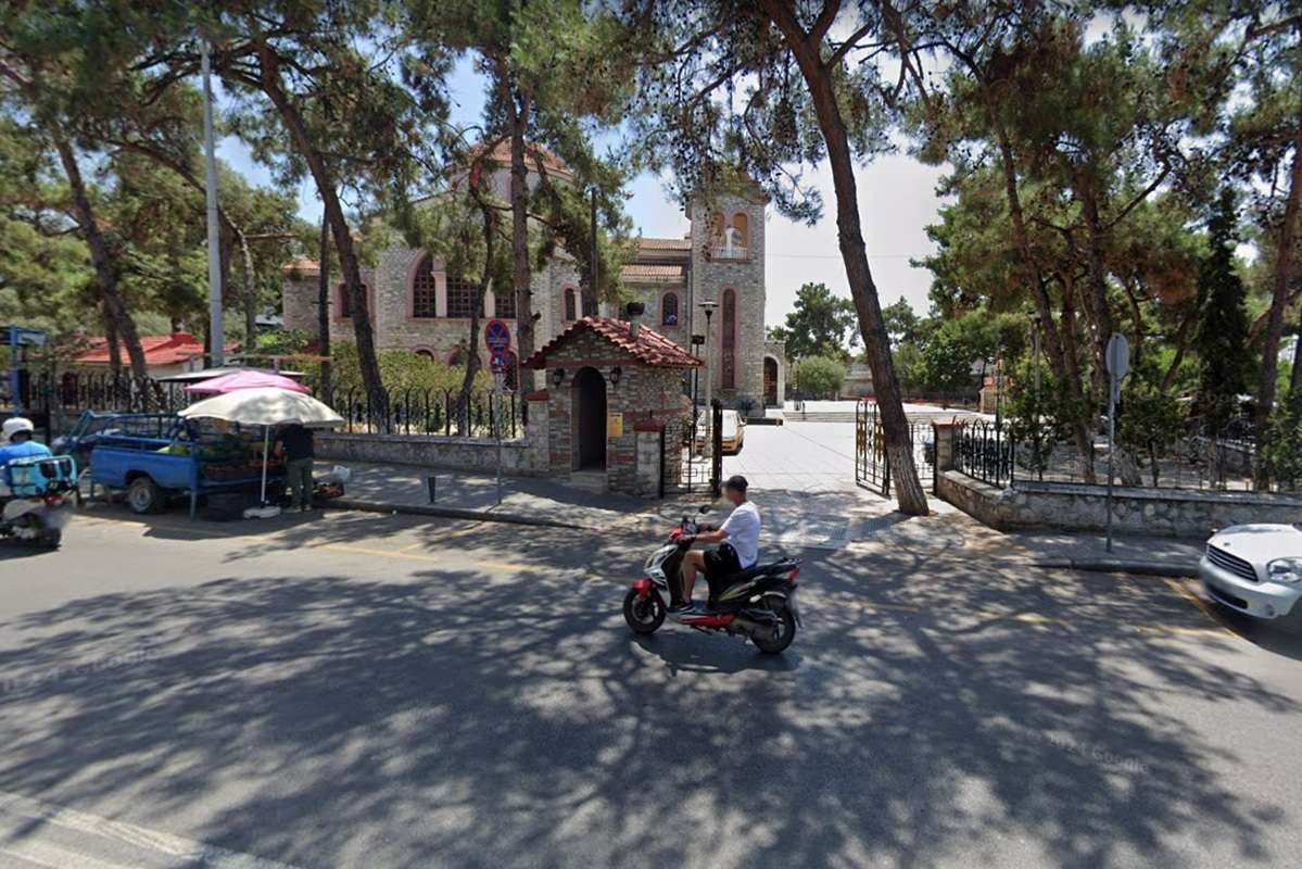 Tα “έσπασε” σε παρεκκλήσι – Είχε καταδικαστεί για ενδοοικογενειακή βία