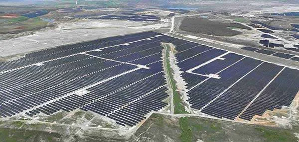 ΔΕΗ και RWE έλαβαν την τελική επενδυτική απόφαση για τα φωτοβολταϊκά 567 MW στο Αμύνταιο – Ξεκινά φέτος η κατασκευή