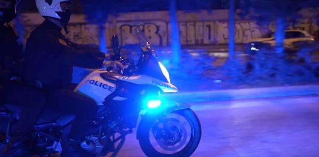 Συναγερμός στην ΕΛ.ΑΣ. για περιστατικό με άνδρα που επιτέθηκε στη μητέρα του