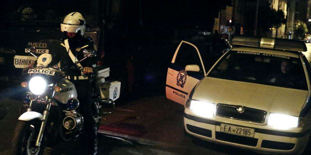 ΣΚΗΝΕΣ “ΦΑΡ ΟΥΕΣΤ” – “Μάχη” έξω από κλαμπ στο Μπουρνάζι – Τραυματίστηκε αστυνομικός