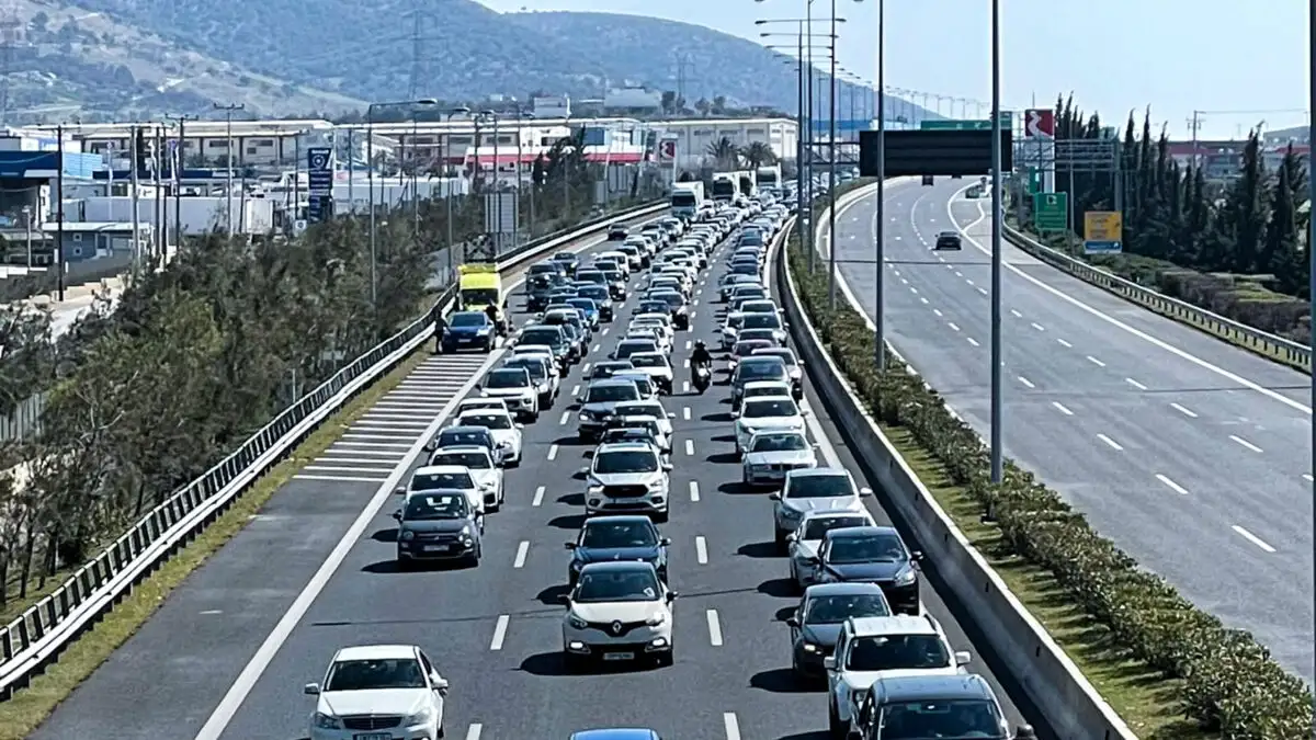 Απίστευτο: Οδηγούσε φορτηγό στην Αττική Οδό χωρίς δίπλωμα – Συνελήφθη