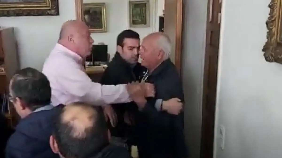 ΧΑΜΟΣ στον Βόλο: Ο Μπέος πέταξε έξω τον Λημνιό και του «φόρεσε χειροπέδες» με μήνυση