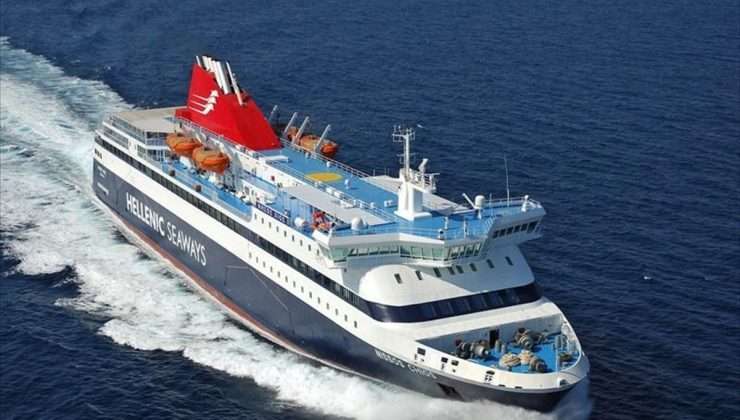 Βλάβη στον καταπέλτη του Blue Star Χίος – Ταλαιπωρία για τους επιβάτες