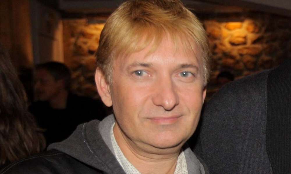 Μάκης Δελαπόρτας – Αντί να ακολουθούν τον Επιτάφιο, «ακολουθούσαν» την Αλίκη Βουγιουκλάκη