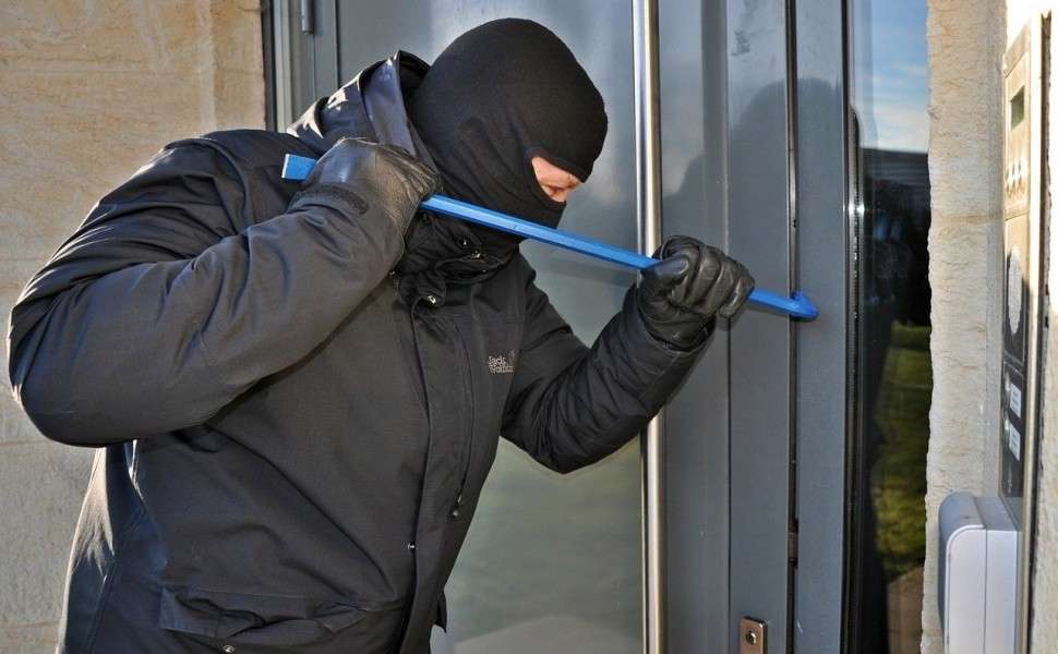 Λαμία: Αστυνομικοί «ξετρύπωσαν» διαρρήκτη που ήταν κρυμμένος σε υπνοδωμάτιο!