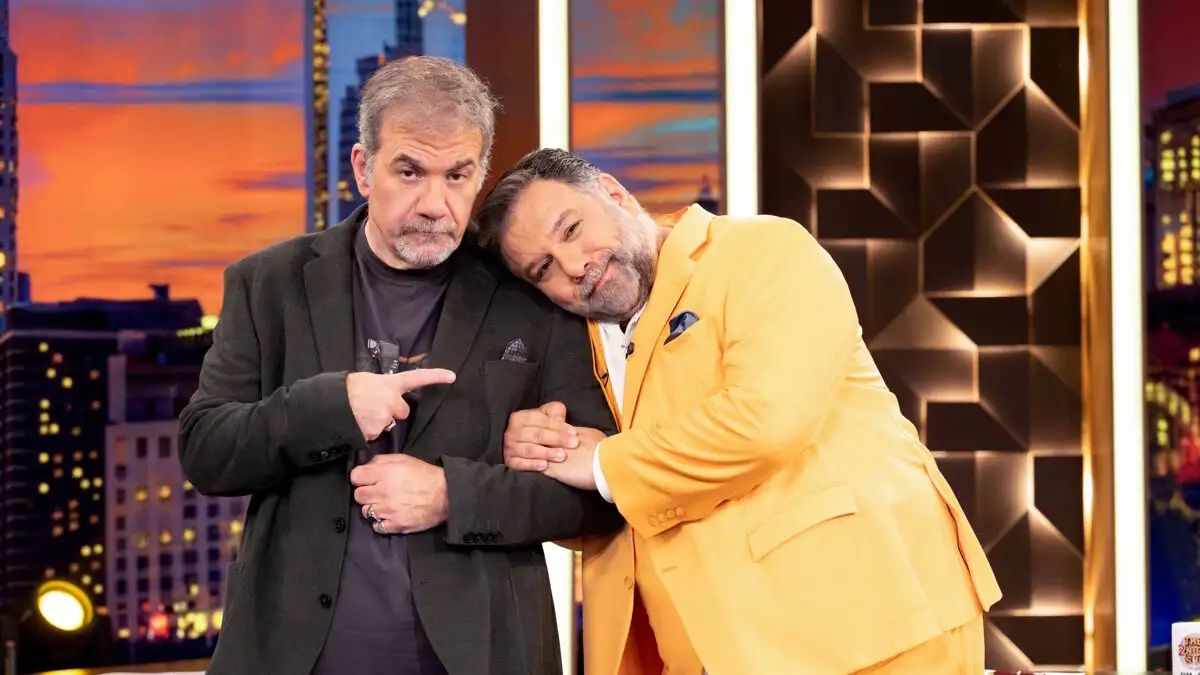 The 2Night Show: Δημήτρης Σταρόβας, Κώστας Τελιορίδης και η Έλσα Καραποτόσογλου καλεσμένοι απόψε στον Γ.Αρναούτογλου