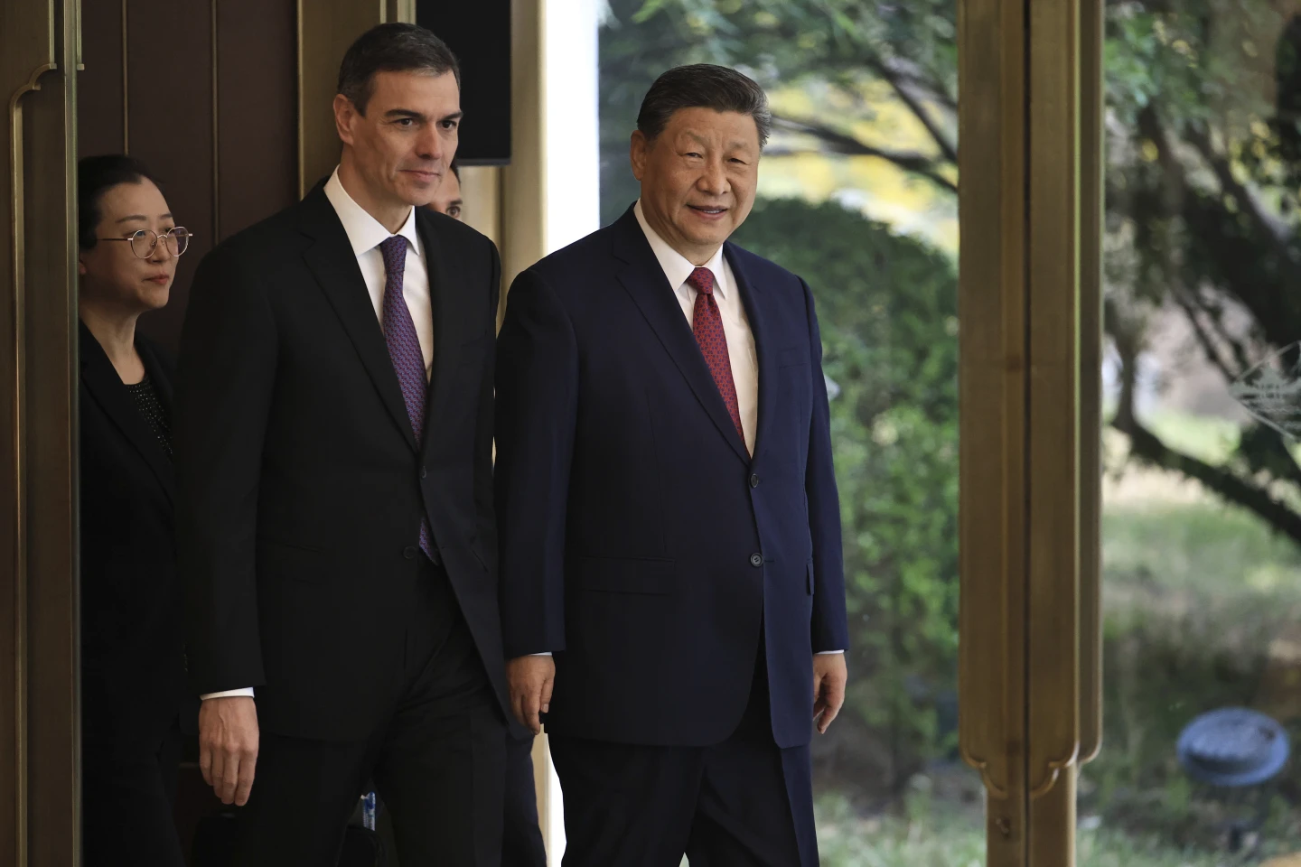 Ο Σι της Κίνας λέει στον Ισπανό πρωθυπουργό ότι απαιτείται συνεργασία