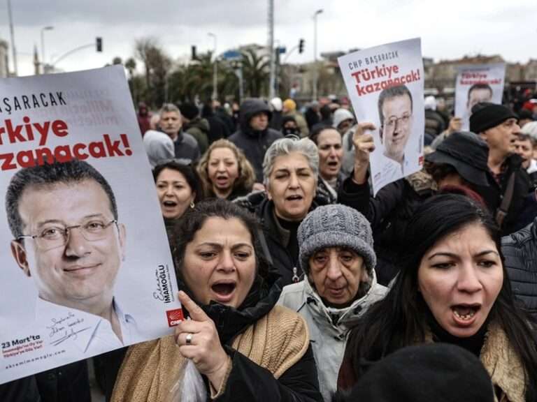 Αποφυλακίστηκαν φοιτητές που κρατούνταν για τη συμμετοχή τους στις διαδηλώσεις για τον Ιμάμογλου