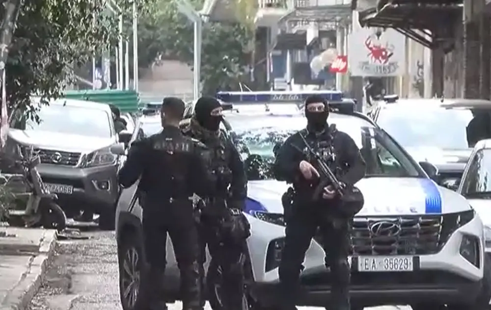 “ΕΞΑΡΧΕΙΑ” – ΤΙ ΒΡΕΘΗΚΕ σε υπό κατάληψη κτήριο