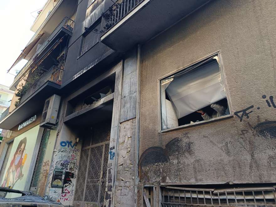 Εκκένωση πολυκατοικίας στα Εξάρχεια – Εκτεταμένες ζημιές (Φωτό)