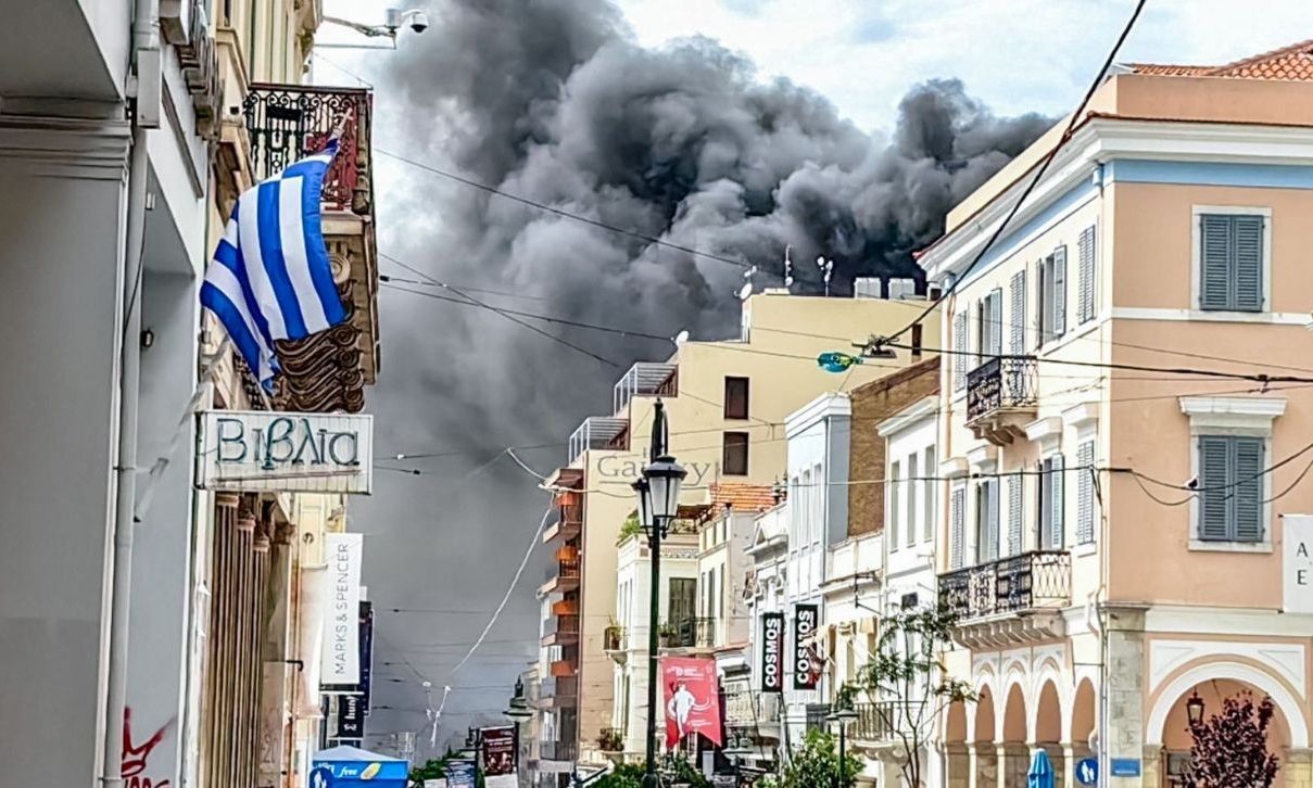 Φωτιά στην Πάτρα: «Δεν κινδύνευσαν ένοικοι», ανακοίνωσε το ξενοδοχείο που εκκενώθηκε