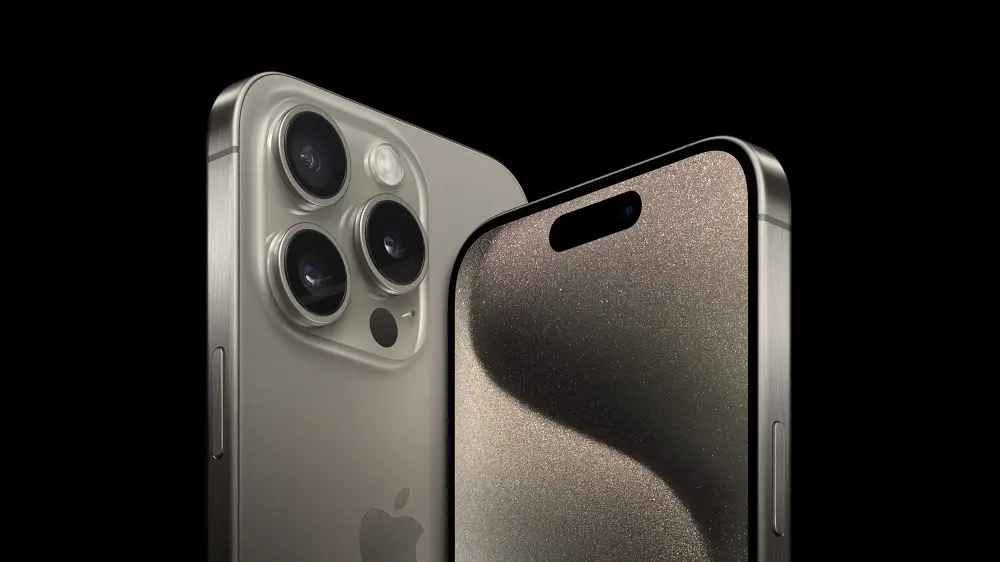 Τρόμος για τους «πιστούς» των iPhone μετά τις ανατιμήσεις του Ντόναλντ Τραμπ – «Θα φτάσουν τα 2.100 ευρώ;»