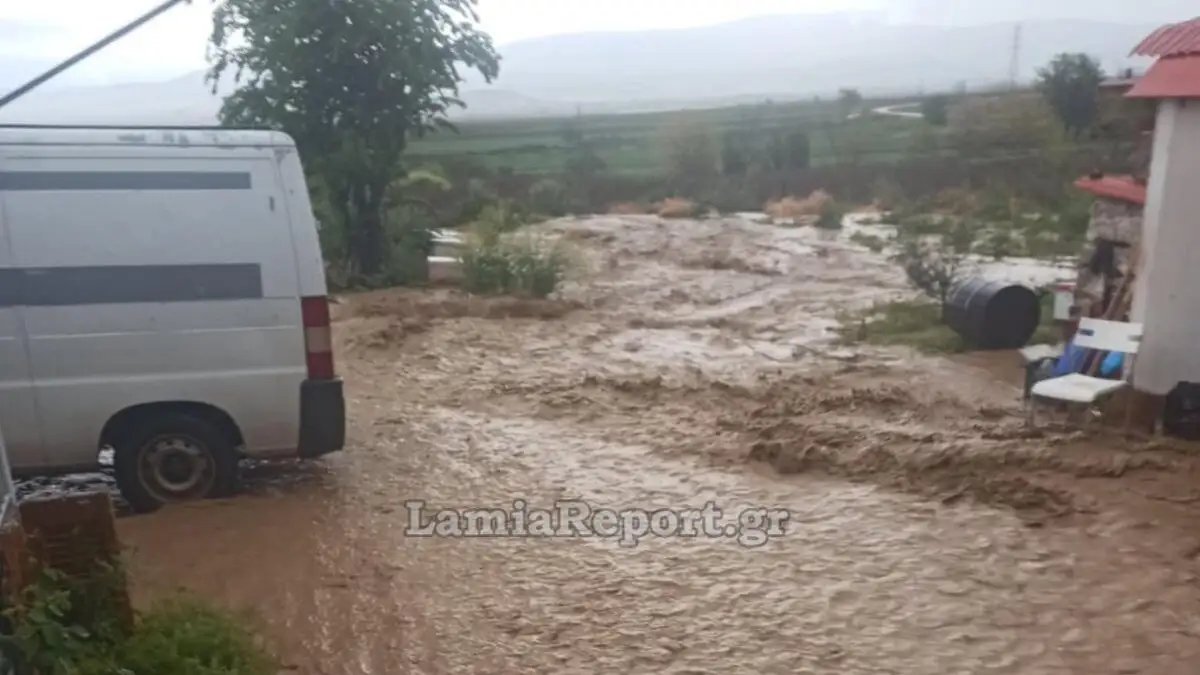 Φθιώτιδα: Χείμαρρος πέρασε μέσα από το χωριό Βελεσιώτες Δομοκού – Κινδύνευσαν τρία άτομα