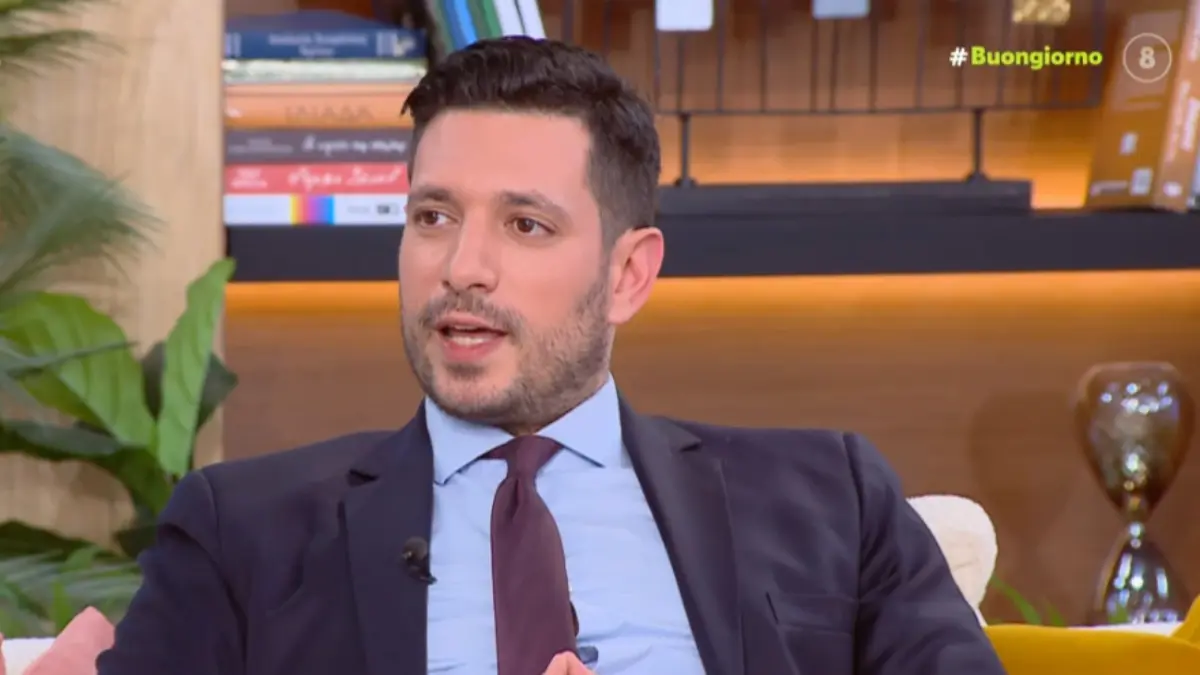 «Ήμουν σε ιδιωτική εταιρεία και στη ΝΔ ταυτόχρονα» – Παραδέχτηκε διπλή ιδιότητα και «σύνδεση» με την Ομάδα Αλήθειας!