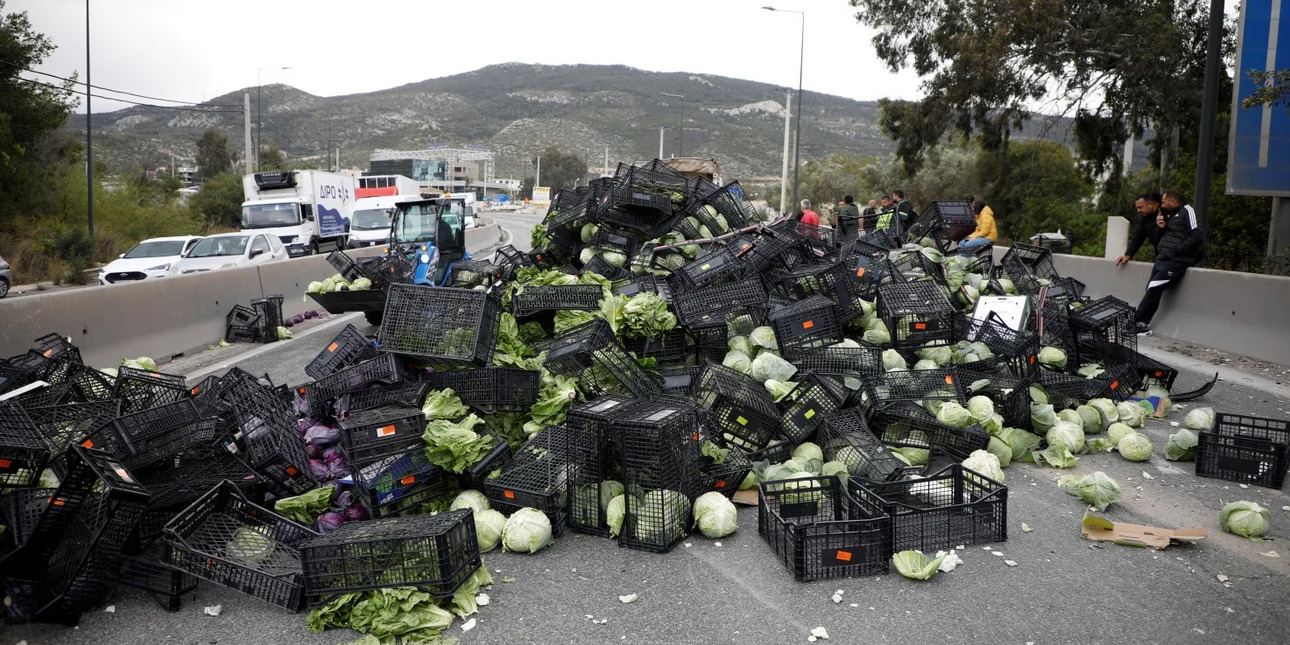 Βαρύ το «ποινικό μητρώο» του οδηγού με τα λάχανα στην Αθηνών – Είχε γεμίσει τον Κηφισό πορτοκάλια