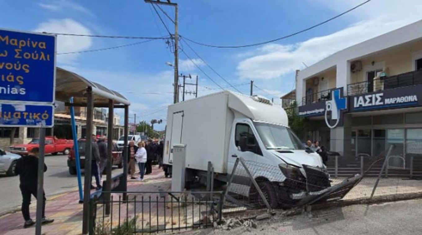 «Νόμιζα πως είχα χάσει το πόδι μου» – 16χρονος μαθητής περιγράφει την ΚΟΛΑΣΗ που έζησε στο πεζοδρόμιο