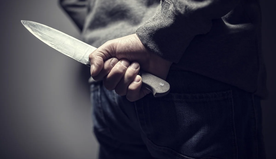 Αιματηρή Επίθεση στο Μελισσοχώρι: 65χρονος Μαχαίρωσε Αλλοδαπό