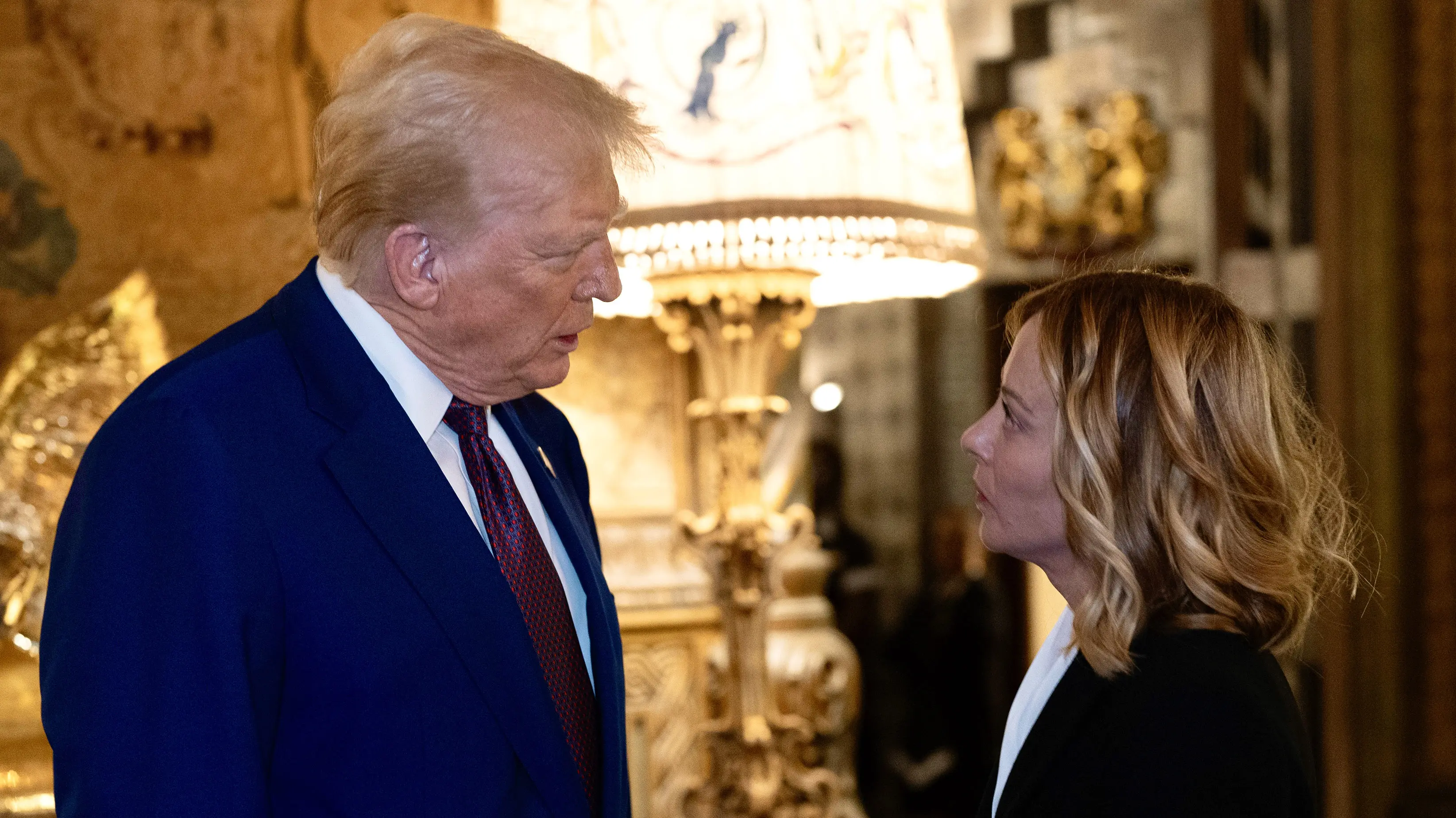 «Κίνηση Ματ» από τη Μελόνι – Πάει ΗΠΑ να διαπραγματευθεί με τον Τραμπ Μείωση Δασμών – Αδιαφόρησε για τις «Ανάλγητες Βρυξέλλες»