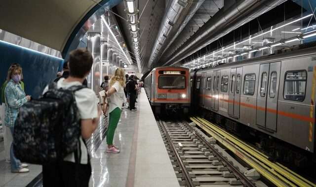 ΜΕΣΑ ΜΑΖΙΚΗΣ ΜΕΤΑΦΟΡΑΣ – “ΠΑΓΙΔΕΣ” : Λεωφορεία τυλίγονται στις φλόγες, συρμοί βγάζουν καπνούς