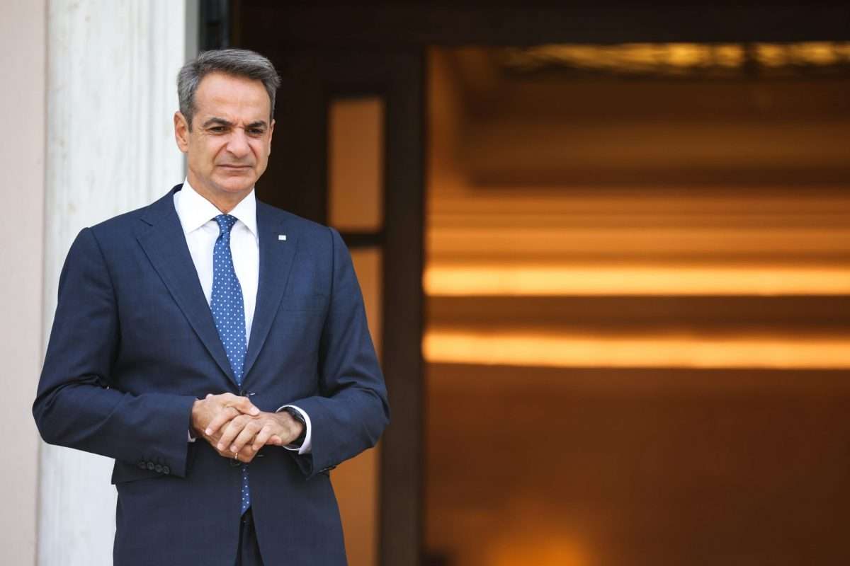 «ΞΕΣΚΑΡΤΑΡΙΣΜΑ!»: Αξιολογήσεις-παρωδία, εσωτερικά φροντιστήρια – Οργή στη βάση της ΝΔ