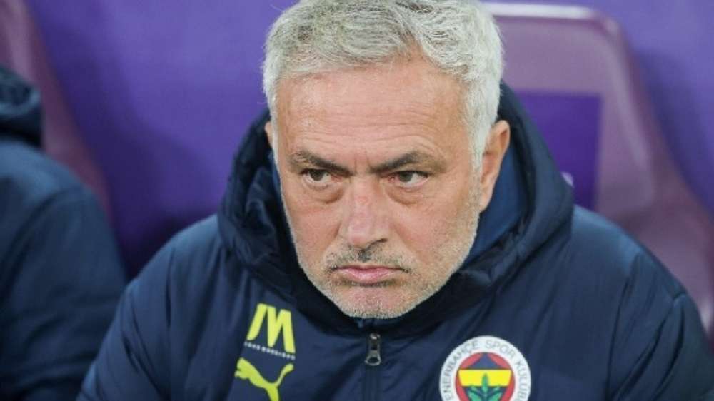 Υποψήφιος ο Μουρίνιο για τον πάγκο της Μπενφίκα μετά την απόλυση του Λάζε
