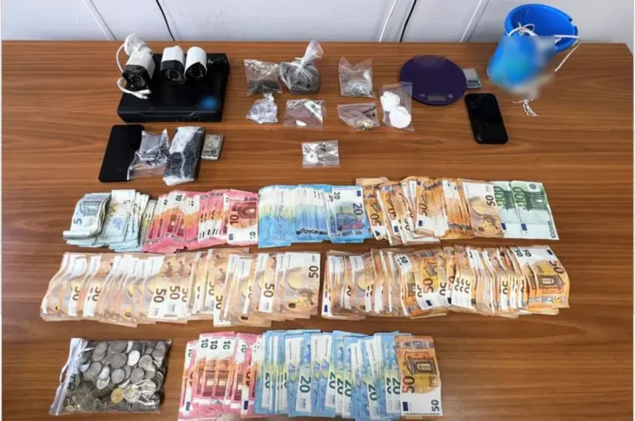 Αστυνομικό «ντου» στην Αττική: Ολόκληρη συμμορία πίσω από τη διακίνηση ναρκωτικών