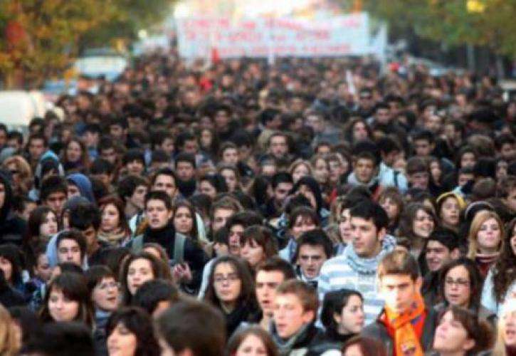 “ΣΚΑΝΔΑΛΟ” – Την κάψατε την νεολαία – Ντροπή!
