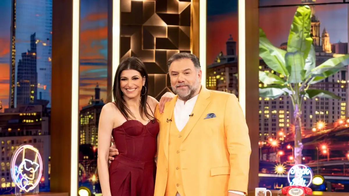 The 2Night Show: Νικολέτα Κοτσαηλίδου και Ιουλία Καλλιμάνη καλεσμένες απόψε στον Γρηγόρη Αρναούτογλου