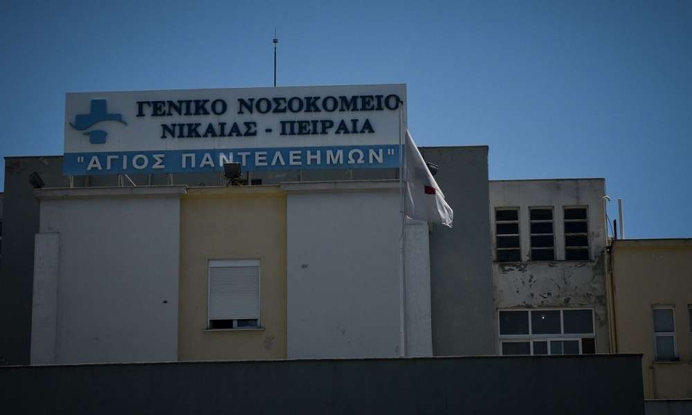 «ΑΠΕΡΑΝΤΗ ΛΥΠΗ» στον Πειραιά: Τραυματιοφορέας «πέθανε» εν ώρα εργασίας στο Νοσοκομείο Νίκαιας