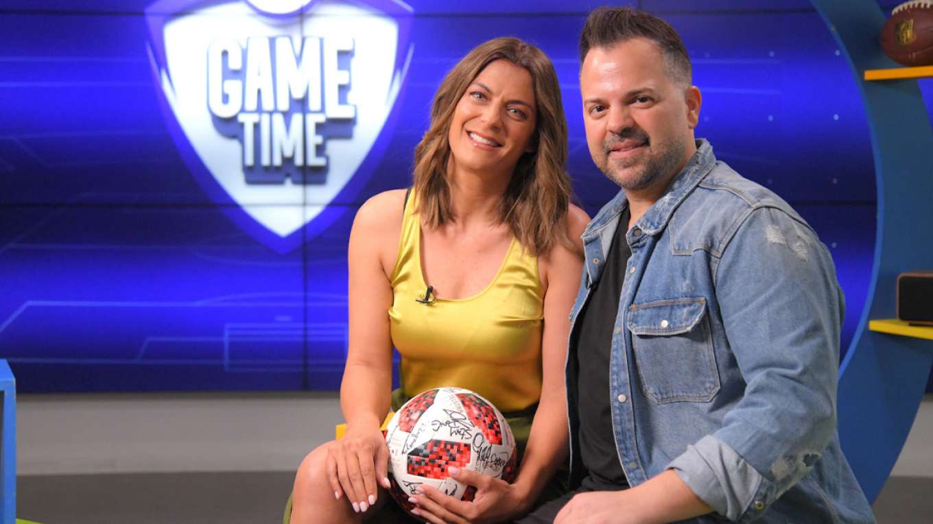 Ο Νίκος Απέργης στο ΟΠΑΠ Game Time: Το προφιτερόλ με τον Πρίντεζη, η διασκευή του Πανταζή και η live εκφώνηση αγώνα