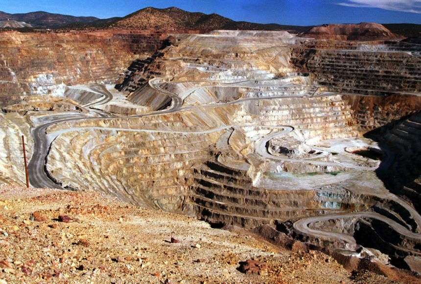 Το Πακιστάν επιδιώκει επενδύσεις δισεκατομμυρίων καθώς προωθεί τον τομέα των ορυκτών του