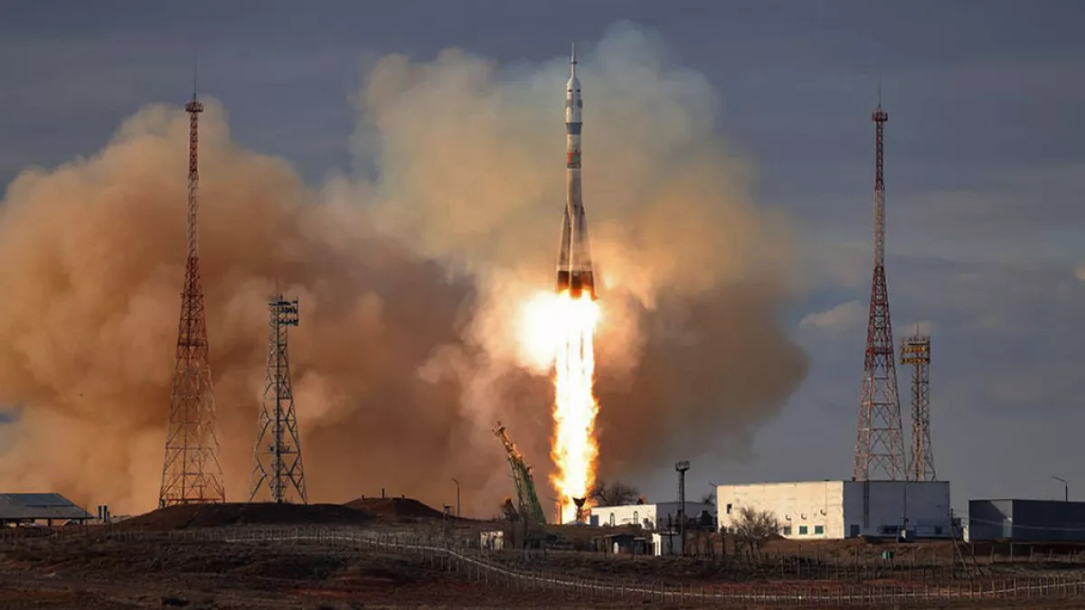 Η Στιγμή που ο Ρωσικός Πύραυλος Soyuz Εκτοξεύεται στο Διάστημα (Βίντεο)