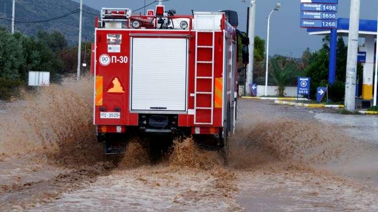 Θεσσαλονίκη: Υπόγειο Σχολείου Πλημμύρισε από τη Σφοδρή Κακοκαιρία