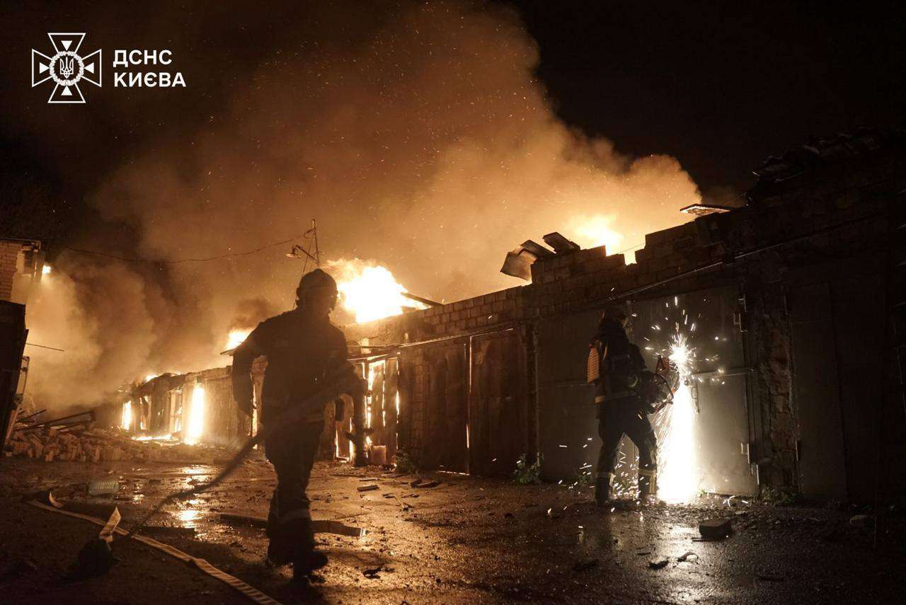 Οργή Πούτιν και Τραμπ: Βομβαρδισμός-μήνυμα στο Κίεβο – «Ο Ζελένσκι σκοτώνει τη χώρα του» (Βίντεο-Φώτο)