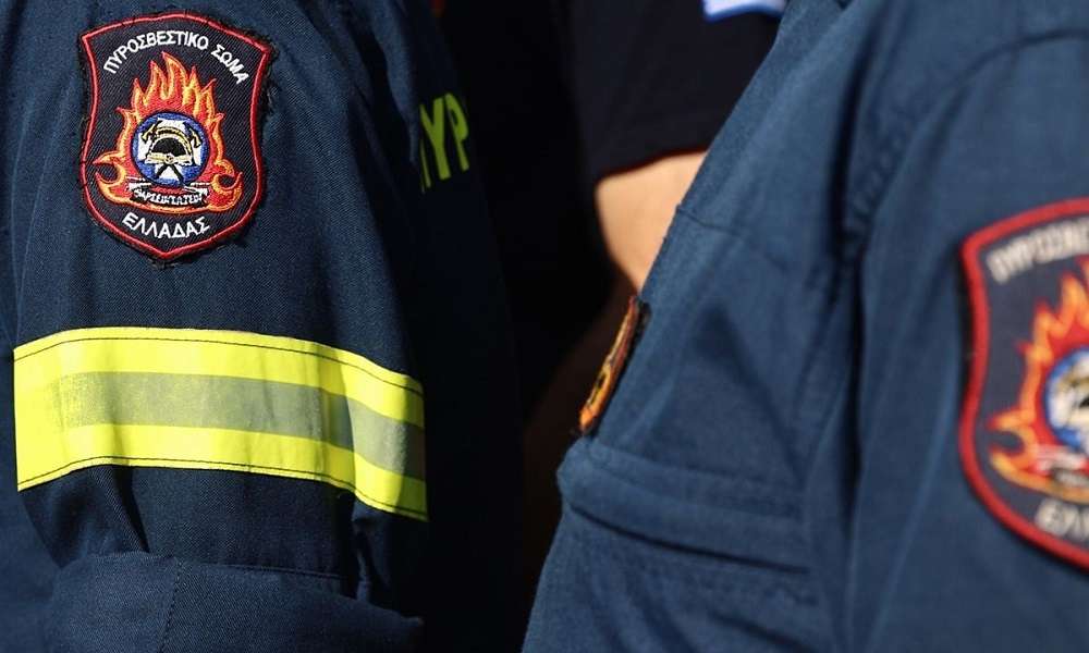 «Κερατέα στις φλόγες»: Ολονύχτια μάχη με τη φωτιά – Φόβοι για αναζωπυρώσεις, ηλικιωμένοι στο Κέντρο Υγείας