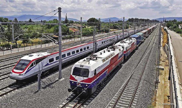 Αερολογίες και κενολογίες Μητσοτάκη για τα τρένα