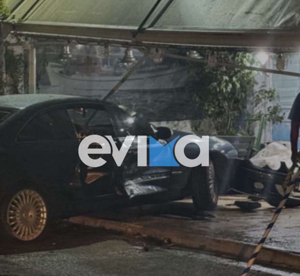 ΣΟΚ! Αυτοκίνητο καρφώθηκε σε κατάστημα (εικόνες&βίντεο)