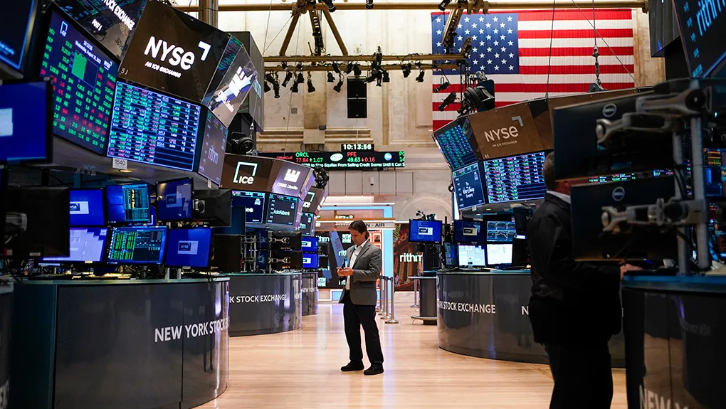 Με μεγάλη πτώση άνοιξε η Wall Street – Ανησυχία των επενδυτών για την εμπορική πολιτική