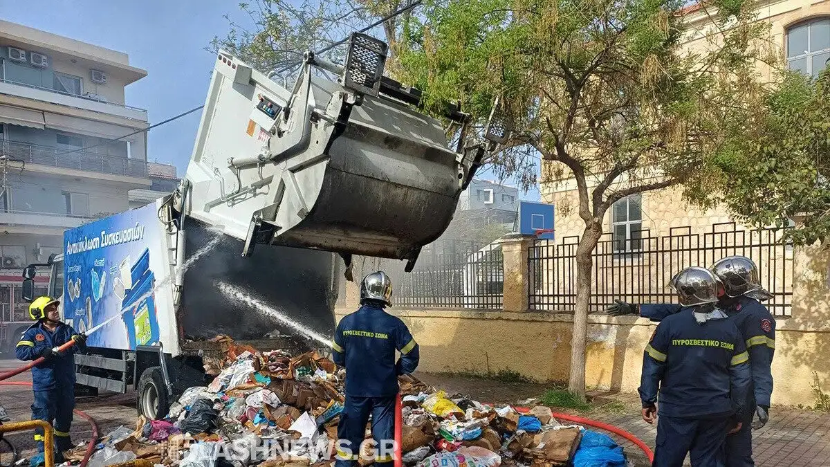Χανιά: Απορριμματοφόρο έπιασε φωτιά στη μέση του δρόμου