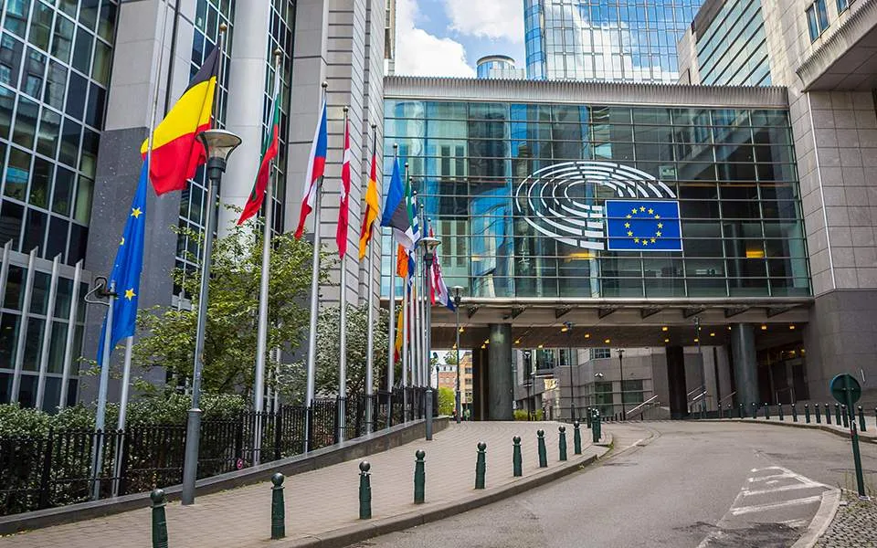 Η Κομισιόν ετοιμάζει δασμούς 25% σε αμερικανικά προϊόντα – ΠΟΙΑ ΕΞΑΙΡΕΙ