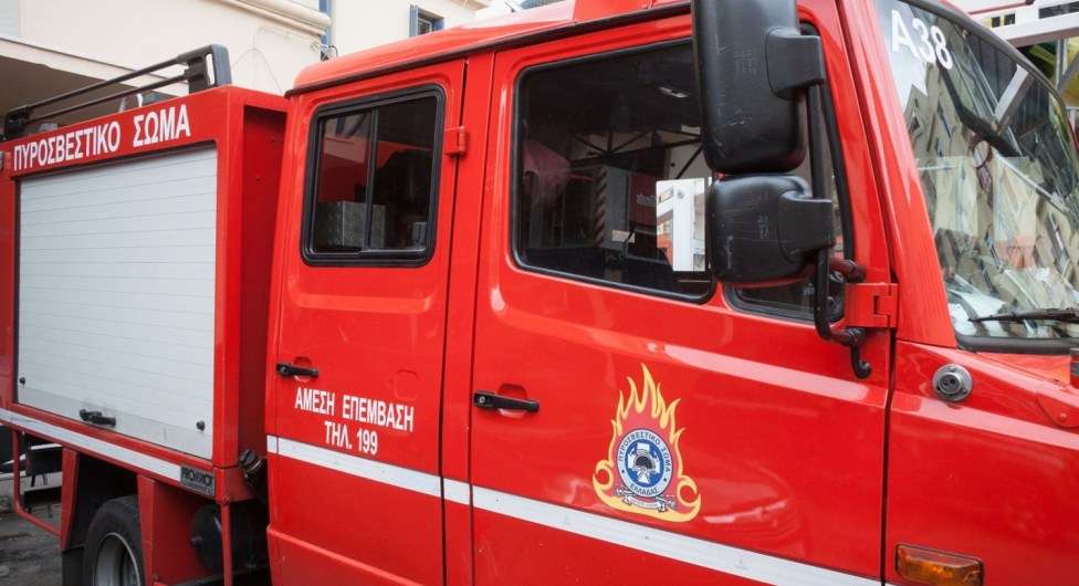 “ΦΩΤΙΑ” ξέσπασε σε αποθήκη στην Ριζούπολη