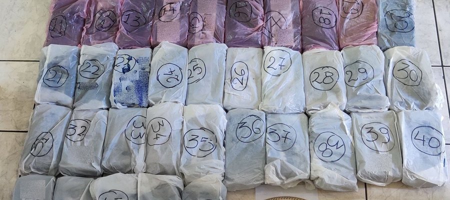 «ΜΕΤΕΦΕΡΑΝ» 53 κιλά κοκαΐνης από το Εκουαδόρ «αξίας» 1.600.000 ευρώ – ΣΥΛΛΗΨΗ 30χρονου στη Θεσσαλονίκη