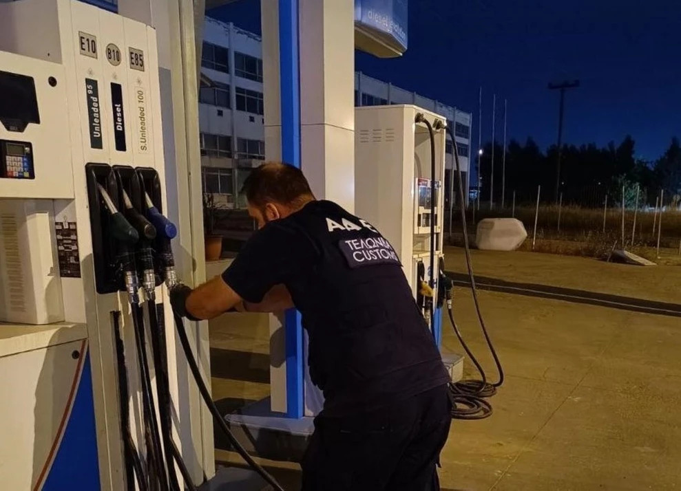 Η ΑΑΔΕ «ΒΑΖΕΙ ΛΟΥΚΕΤΟ» σε πέντε πρατήρια καυσίμων