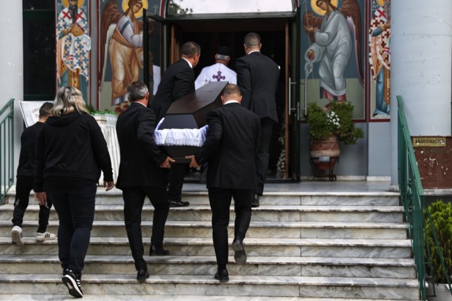 «ΘΛΙΨΗ» στη Λάρισα: «Τελευταίο αντίο» στην 52χρονη – Ράκος ο πατέρας της