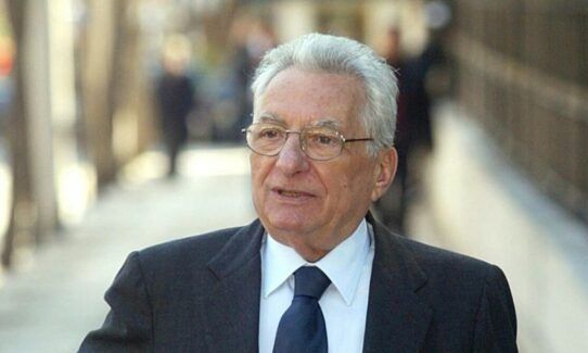 Ολοκληρώθηκε η «κηδεία» του Πέτρου Μολυβιάτη: Ποιοι έδωσαν το «παρών»
