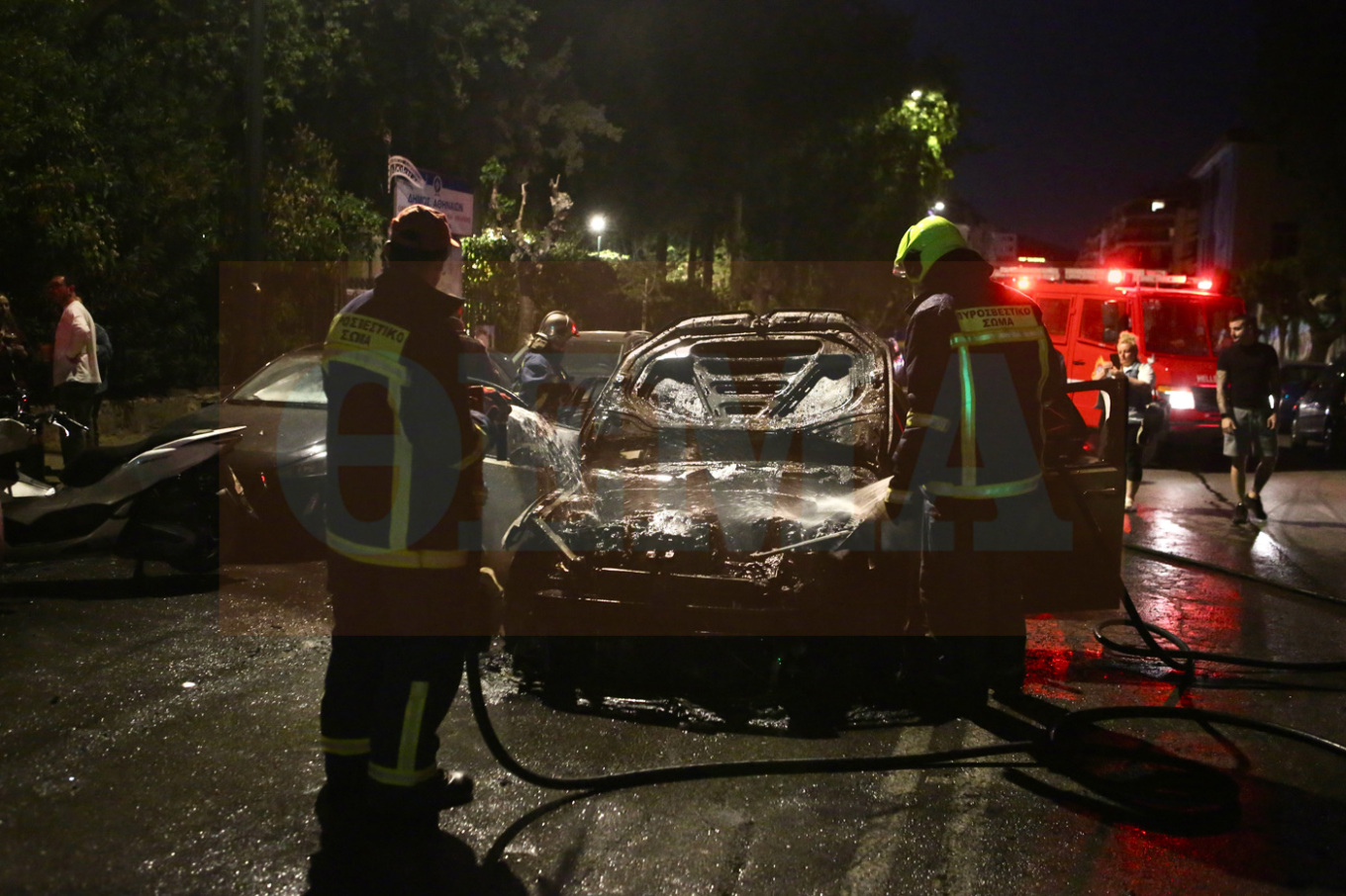 ΣΤΙΣ “ΦΛΟΓΕΣ” ΑΥΤΟΚΙΝΗΤΑ στο Παγκράτι  (ΒΙΝΤΕΟ)