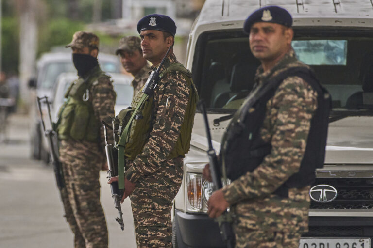Πακιστανός ΥΠΕΞ: «Το Πακιστάν και η Ινδία έχουν συμφωνήσει για μία ΠΛΗΡΗ και όχι ΜΕΡΙΚΗ κατάπαυση του πυρός»