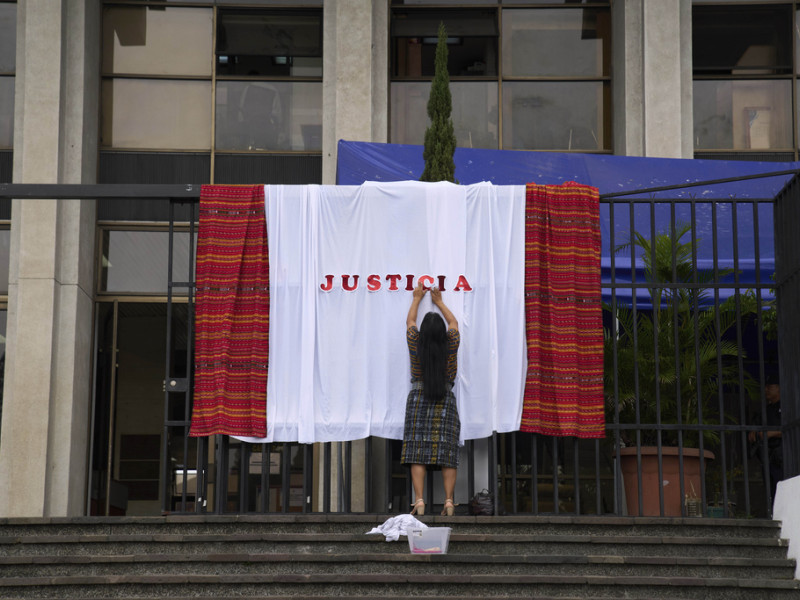 Τρεις παραστρατιωτικοί στη Γουατεμάλα σε 40 χρόνια φυλακή –  Η δίκη που ξεγύμνωσε τους βιασμούς του εμφυλίου