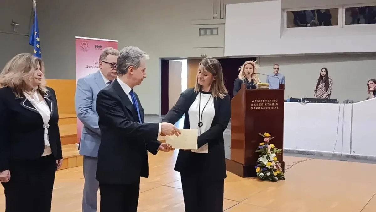 «ΣΥΓΚΙΝΗΣΗ» στο ΑΠΘ : Η οικογένεια ΠΛΑΚΙΑ «παρέλαβε» το πτυχίο της Θώμης που σκοτώθηκε στο «ΕΓΚΛΗΜΑ ΤΩΝ ΤΕΜΠΩΝ»