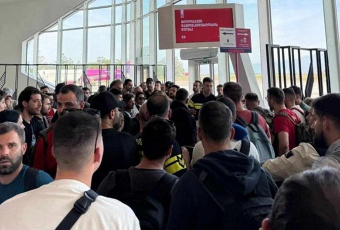 Final 4: «Απίστευτη ταλαιπωρία» για 200 Έλληνες στην επιστροφή τους από το Άμπου Ντάμπι